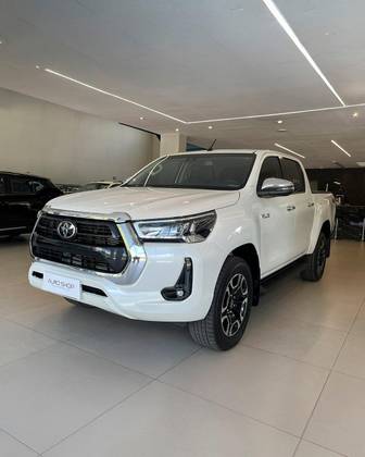 TOYOTA HILUX 2.8 D-4D TURBO DIESEL CD SRX 4X4 AUTOMÁTICO